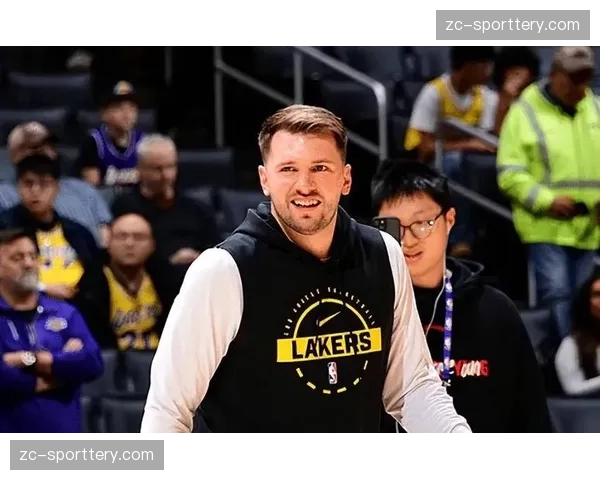 东契奇与艾顿挡拆配合见效 湖人进攻体系迎来升级